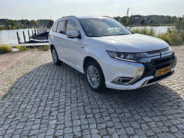 Mitsubishi Outlander 2.4 PHEV Instyle