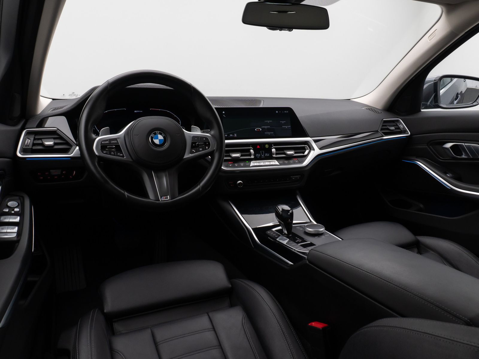 Fahrzeugabbildung BMW 330e Luxury Line 360°HiFi DAB Alarm Sport 19Zoll