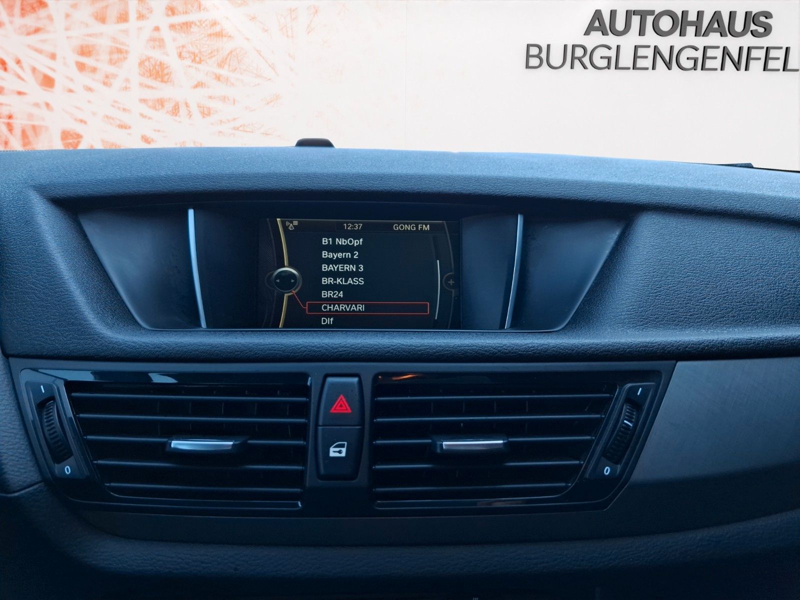 Fahrzeugabbildung BMW X1 18d xDrive ! M-Paket ! AHK !