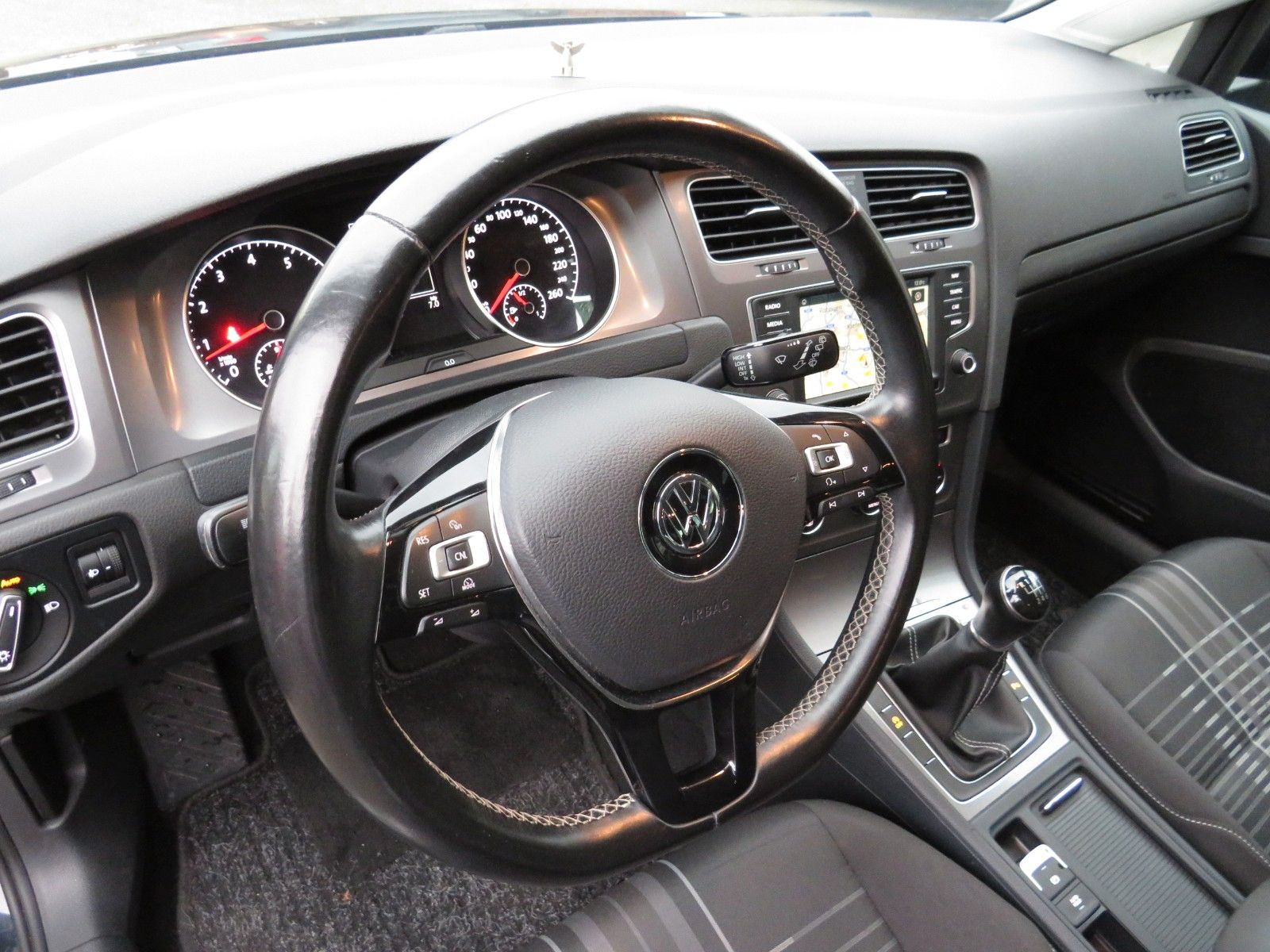 Fahrzeugabbildung Volkswagen Golf VII Lim. Lounge BMT