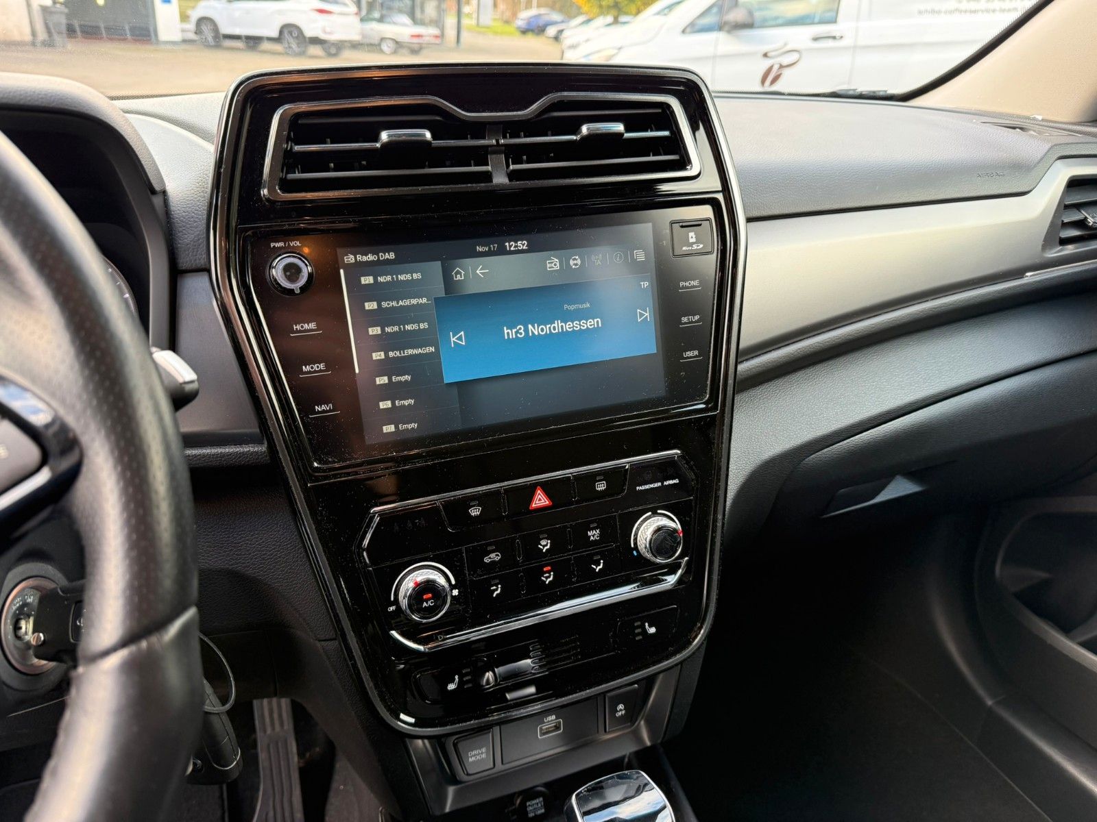 Fahrzeugabbildung Ssangyong Tivoli 1.5 T- Fizz 4WD NAVI+KAMERA+LENKRADHZG.+