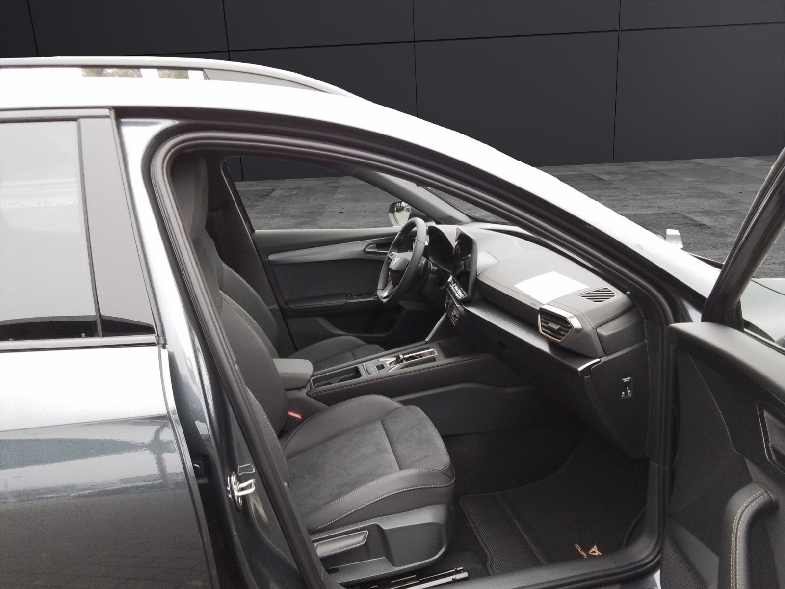 Fahrzeugabbildung CUPRA Formentor VZ 1.5 TSI e-Hybrid 200 kW AHK