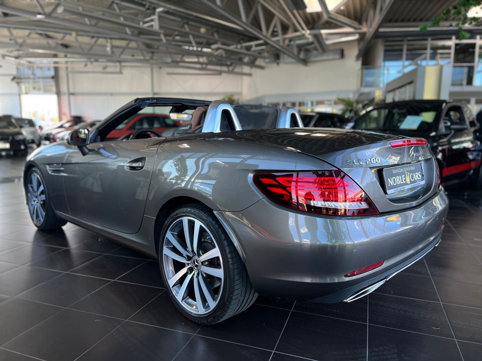 Fahrzeugabbildung Mercedes-Benz SLC 200 LED LEDER NAV SHZ PDC 18"