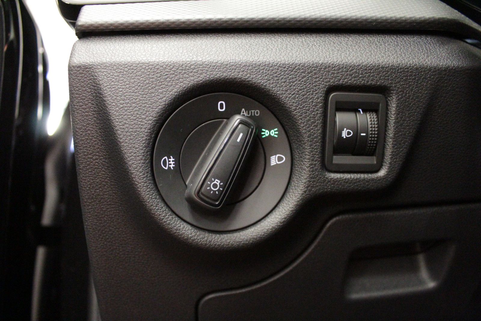 Fahrzeugabbildung SKODA Kamiq 1.0 TSI 85kW Ambition *Winterräder Alu*