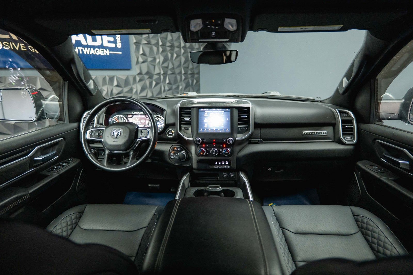 Fahrzeugabbildung Dodge RAM 5.7 V8 HEMI 4x4 BLACK Limited Longbed 19%