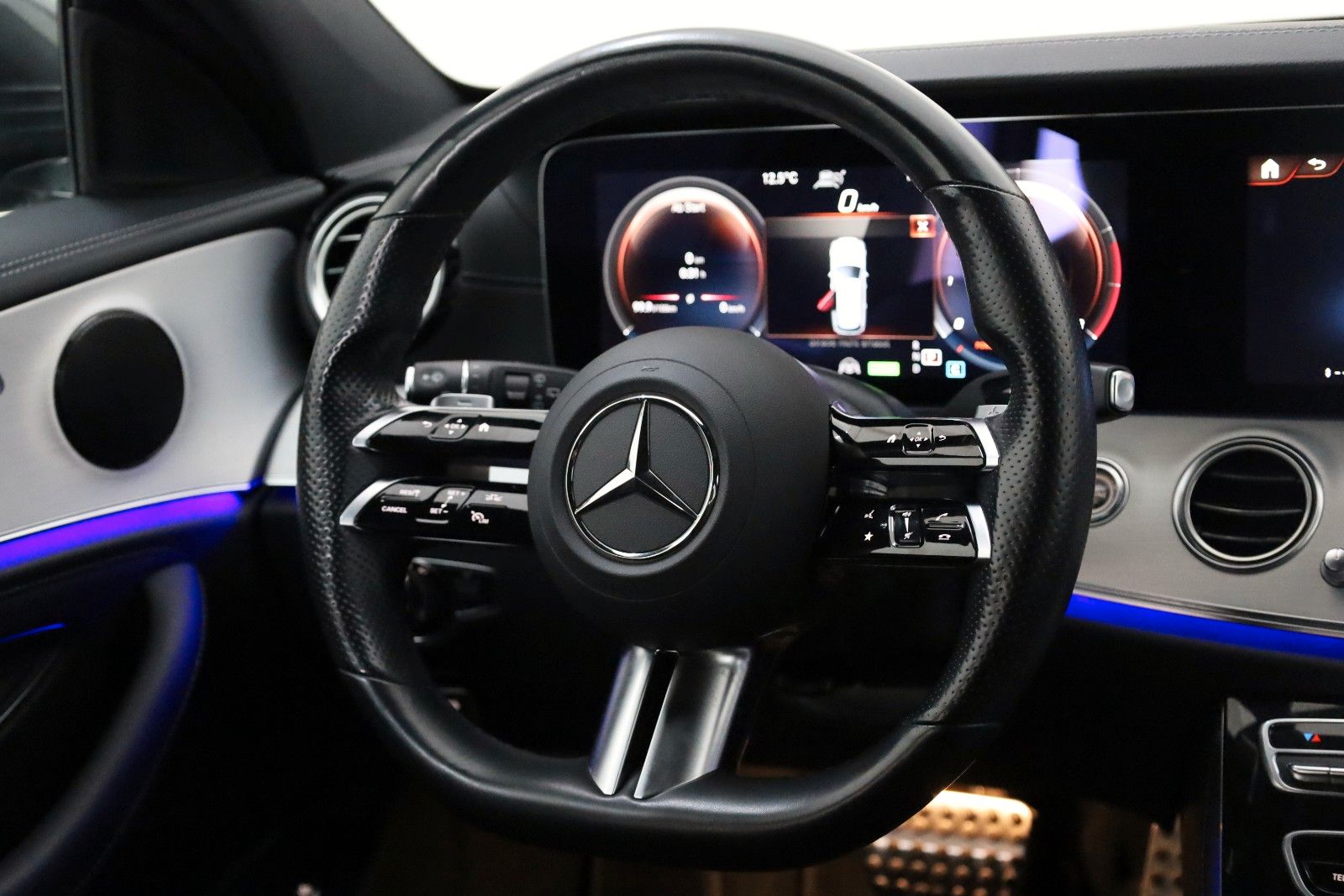 Fahrzeugabbildung Mercedes-Benz E 450 T, 4Matic,AMG Line,Panorama,360°,AHK el,WR