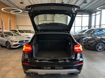 Audi Q2 30 TFSI sport *NAVI*TEMPOMAT*PDC*LED*SZHZ*