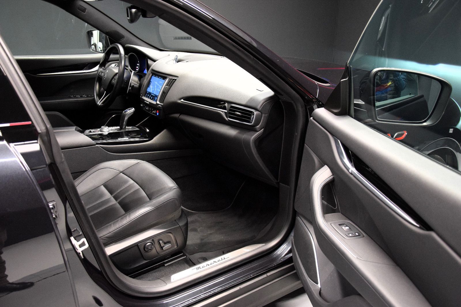 Fahrzeugabbildung Maserati Levante GranSport Pano Luft Trofeo Optik 21"