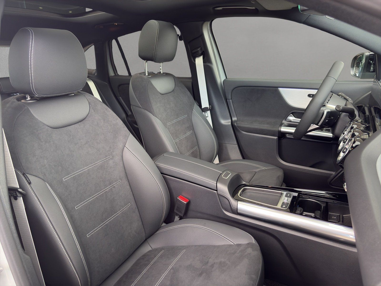 Fahrzeugabbildung Mercedes-Benz GLA 220 4M AMG+ Pano STANDHZG Distro GurtGrau