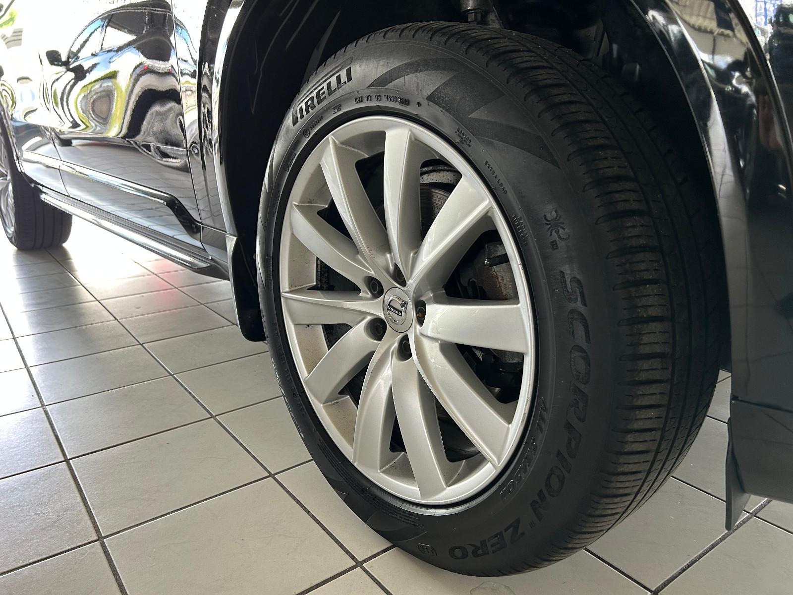 Volvo XC 90 Momentum 2WD//GARANTIE/LEDER/ALU/NAVI/PDC/