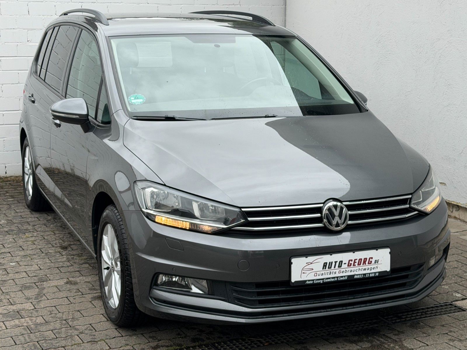 Volkswagen Touran - 1