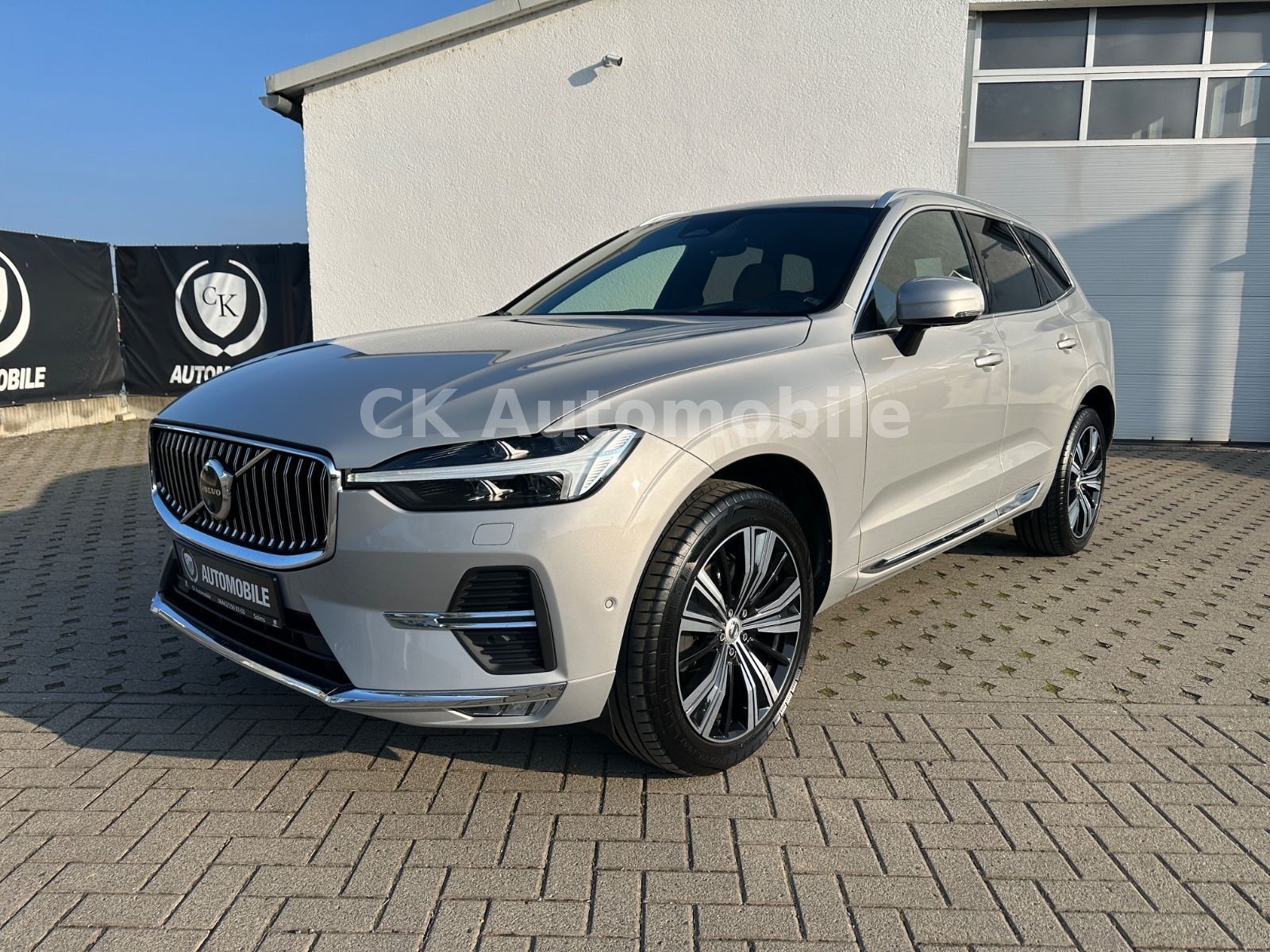 Fahrzeugabbildung Volvo XC60 B5 UltimateBright AWD/Head-Up/Pano/360°/AHK