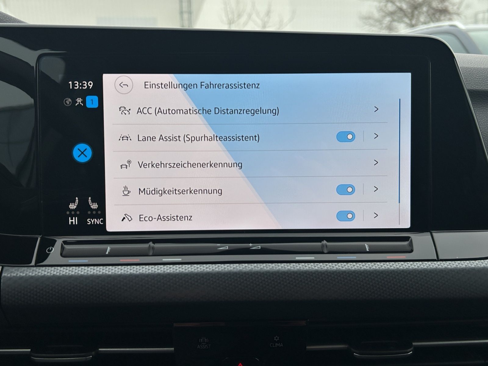 Fahrzeugabbildung Volkswagen Golf VIII Variant Active TDI DSG LED ACC SH Rear