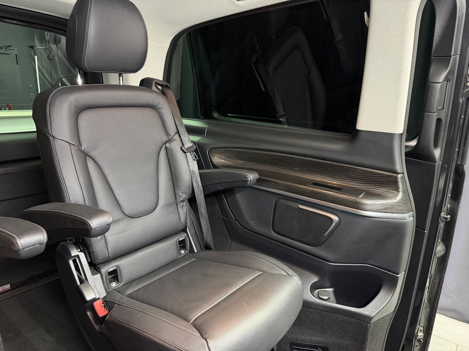 Fahrzeugabbildung Mercedes-Benz V300 d AVANTGARDE EDITION 4MATIC lang|BURMESTER|