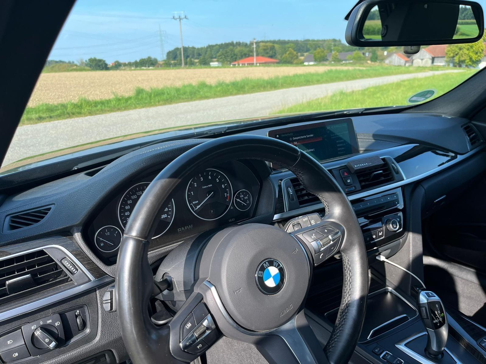 BMW 330i Touring Luxury Line Autom. Luxur...