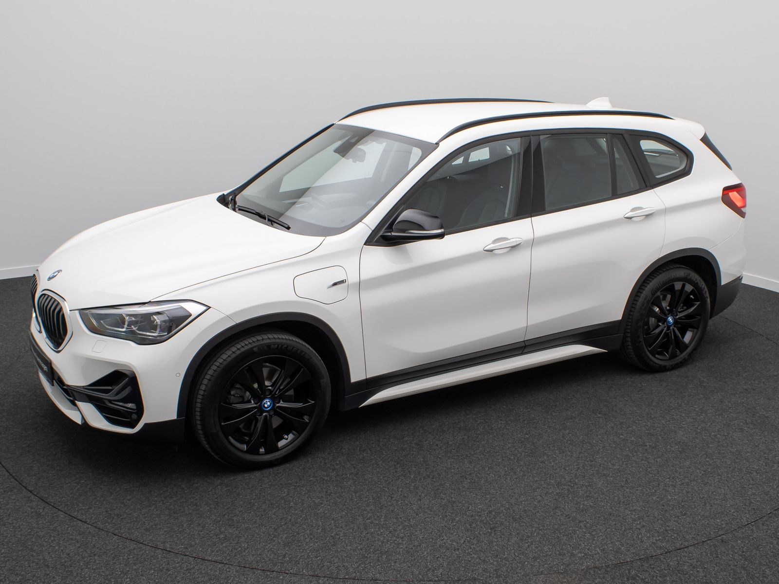 Fahrzeugabbildung BMW X1 xD25e Sport Line Kamera HUD DAB Leder 18Zoll