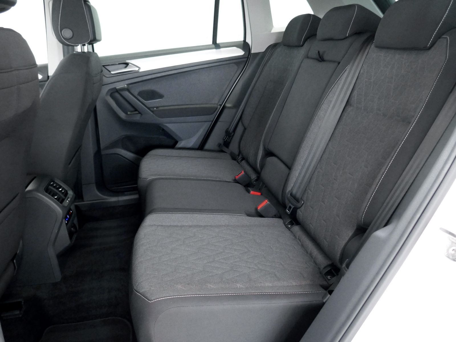 Fahrzeugabbildung Volkswagen Tiguan Move 1.5 TSI DSG | LED RFK ACC Navi