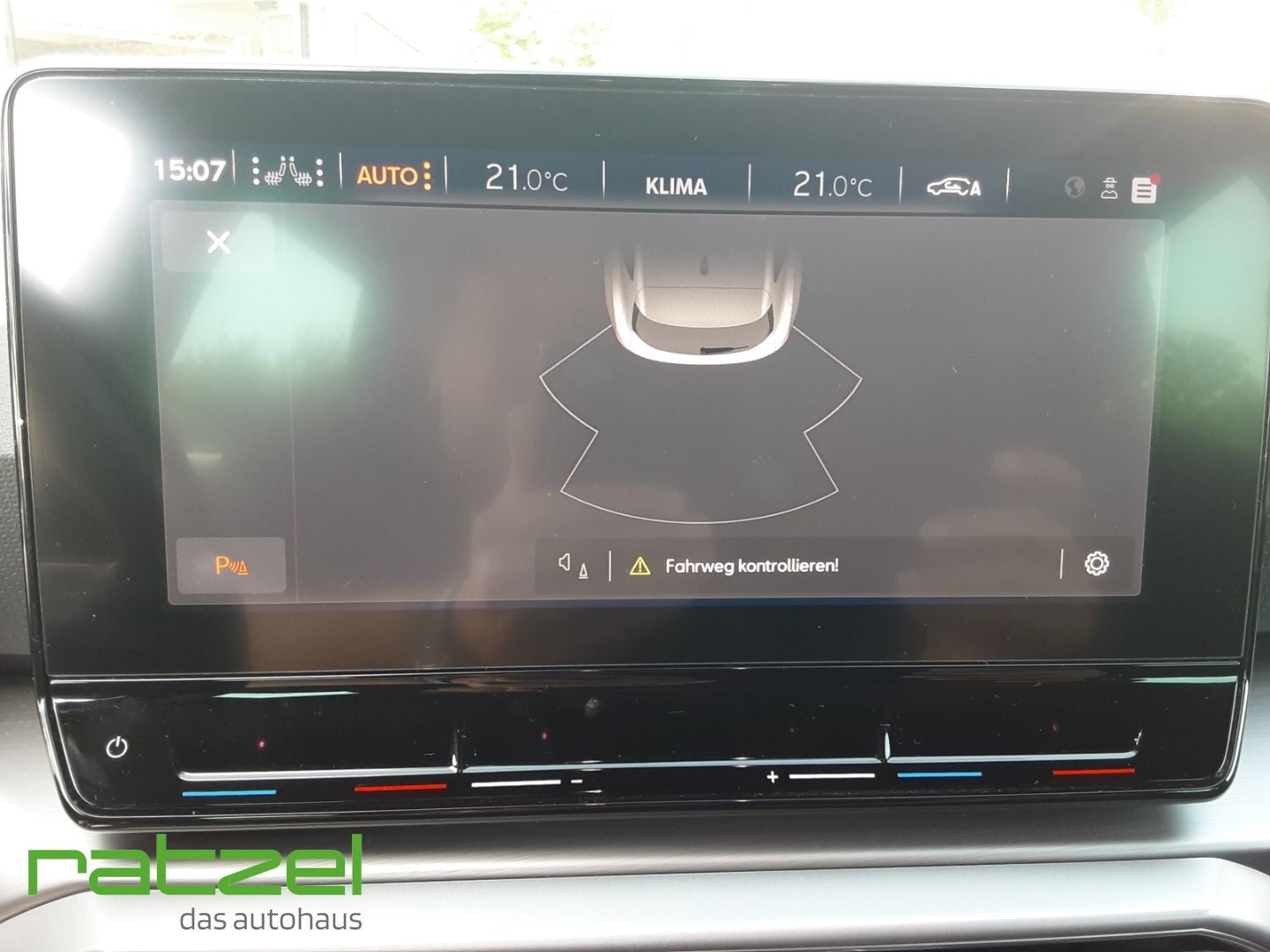 Fahrzeugabbildung SEAT Leon 1.5e TSI FR LED ACC elektr. AHK Navi dig. C