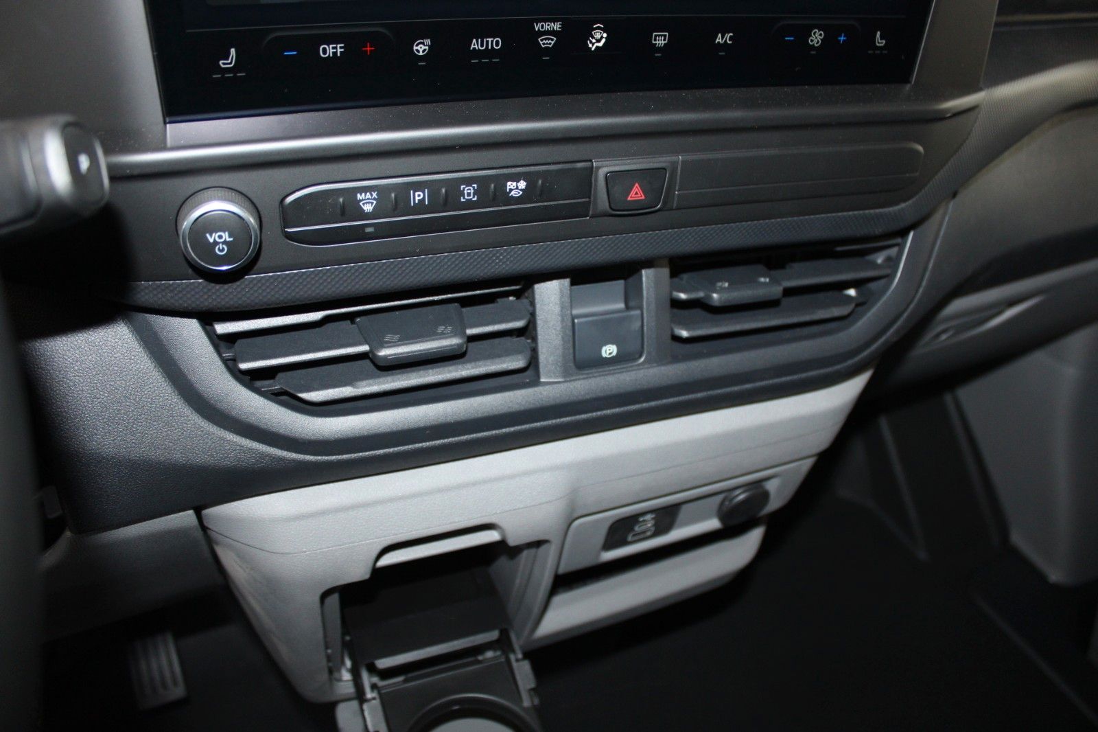 Fahrzeugabbildung Ford E-Transit Custom L1 TREND 9-Sitze AHK NAVI GJR