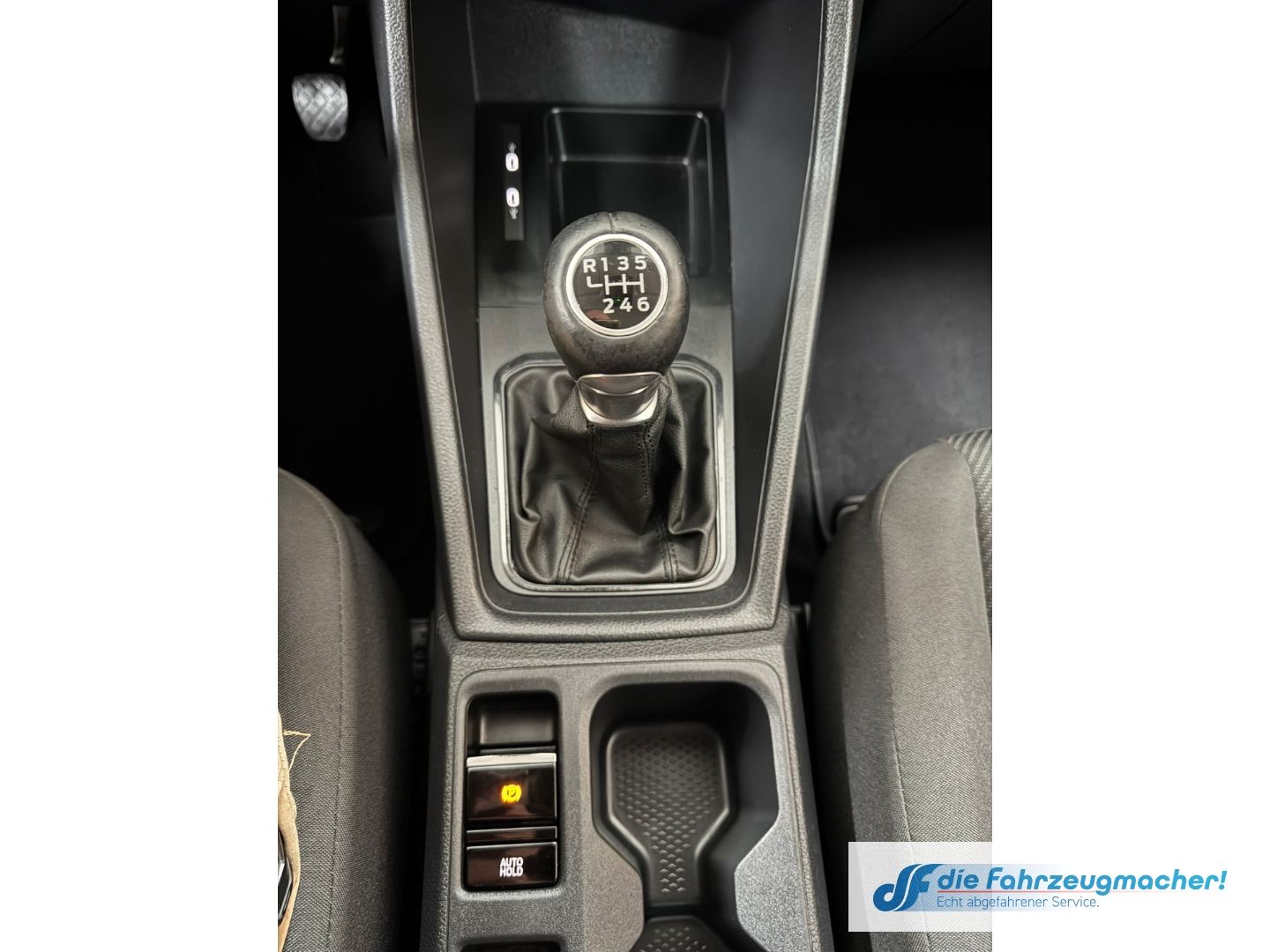 Fahrzeugabbildung Ford Grand Tourneo Connect Trend 7-Sitzer Apple CarPl