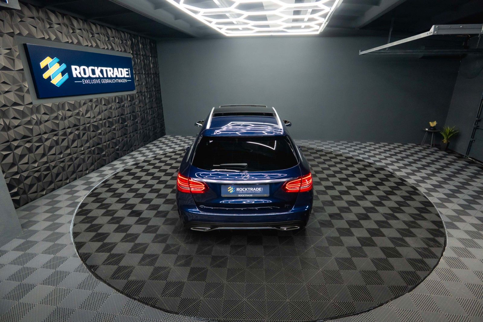 Fahrzeugabbildung Mercedes-Benz C 300 AMG | ACC | Pano | Mulitbeam | Widescreen