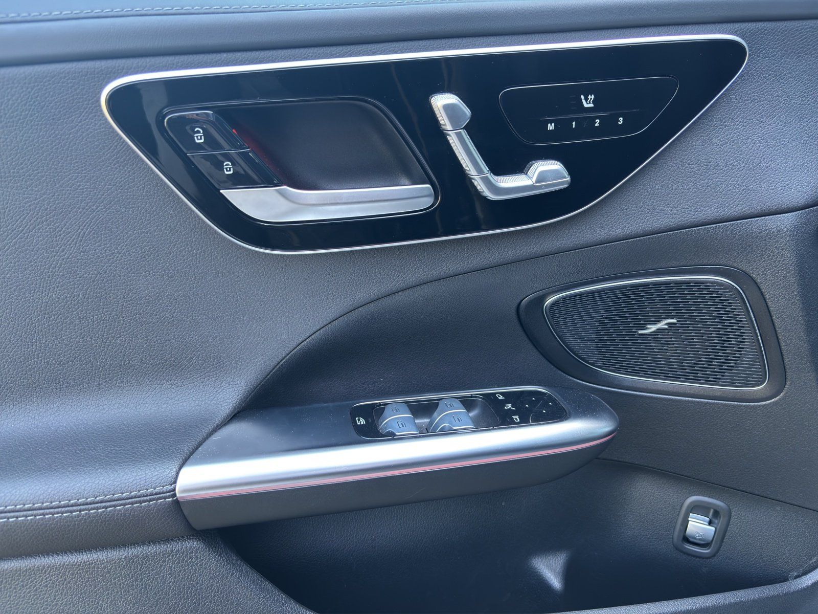 Fahrzeugabbildung Mercedes-Benz C300 d 4M AMG Pano DSITRO Massage HUD KeyGo Memo