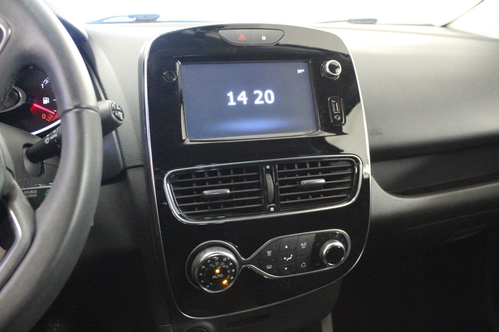 Fahrzeugabbildung Renault Clio TCe 90 GT Line *Navi*Klima*Winterräder *