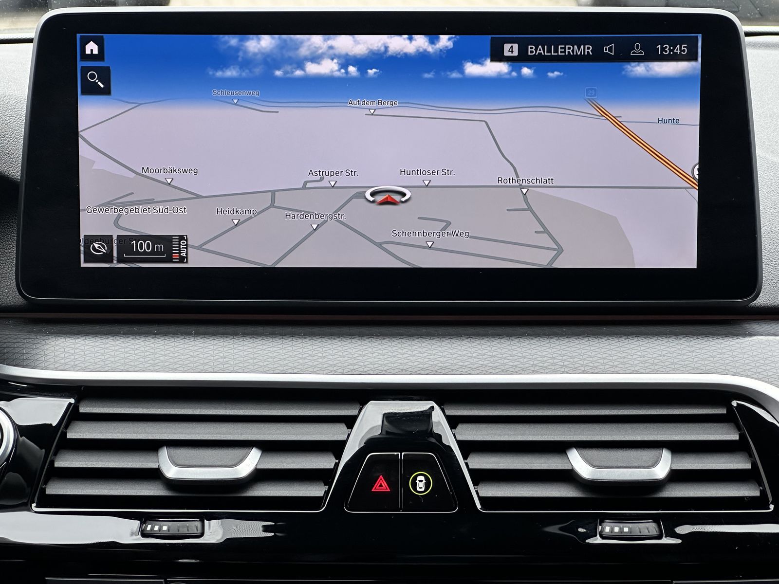 Fahrzeugabbildung BMW 520d Touring xDrive M-Sport NAV+LED+AHK+KAMERA