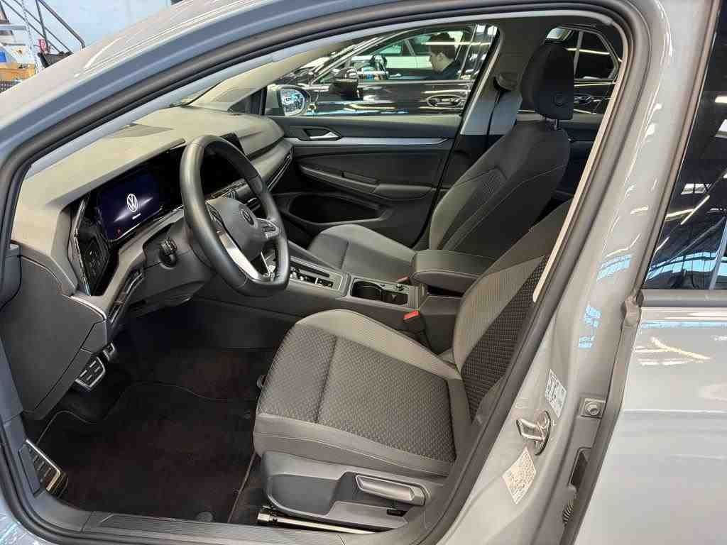 Golf VIII 2.0 TDI DSG Active *AHK*PANO*KAMERA*