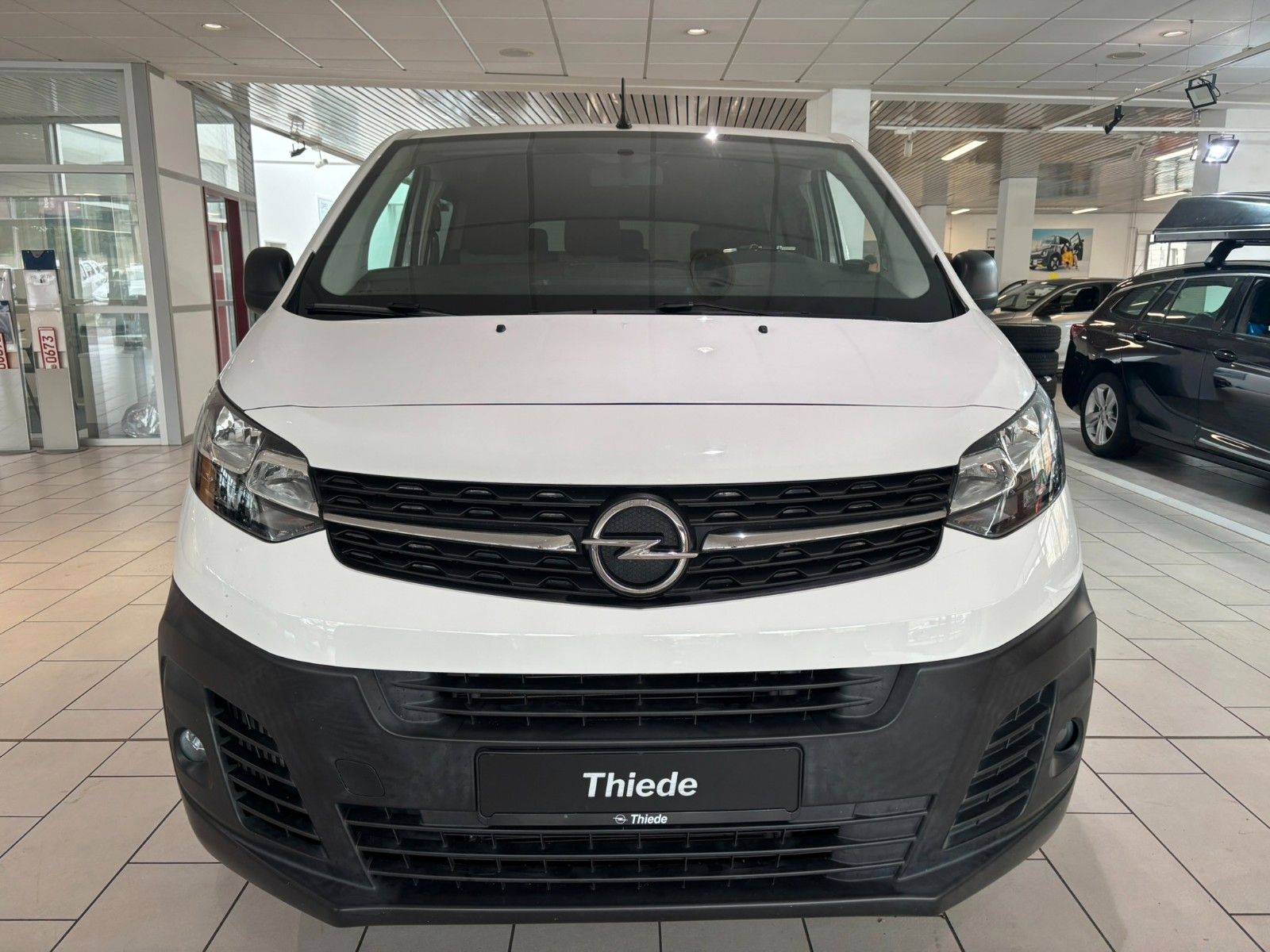 Fahrzeugabbildung Opel Vivaro Kombi M 1.5D 6-SITZER/AHK/PDC/SOLARPROTEC
