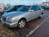 Mercedes-Benz E220 CDI - gebrauchte Mercedes-Benz E 220 aus dem Jahr 1999