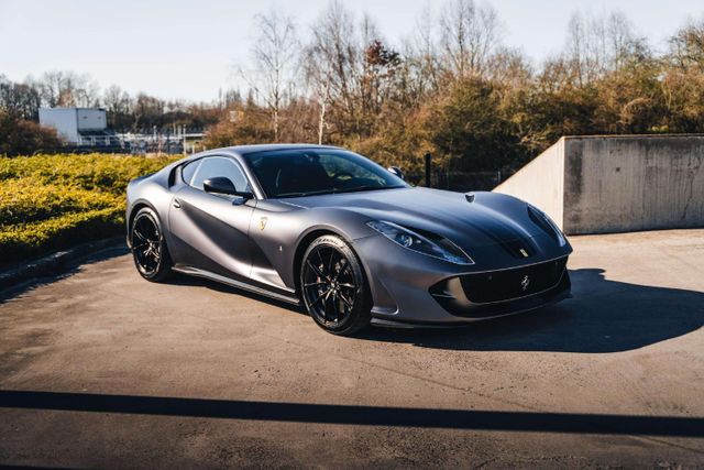 Ferrari 812 Superfast / Atelier / Carbon / Alcantara