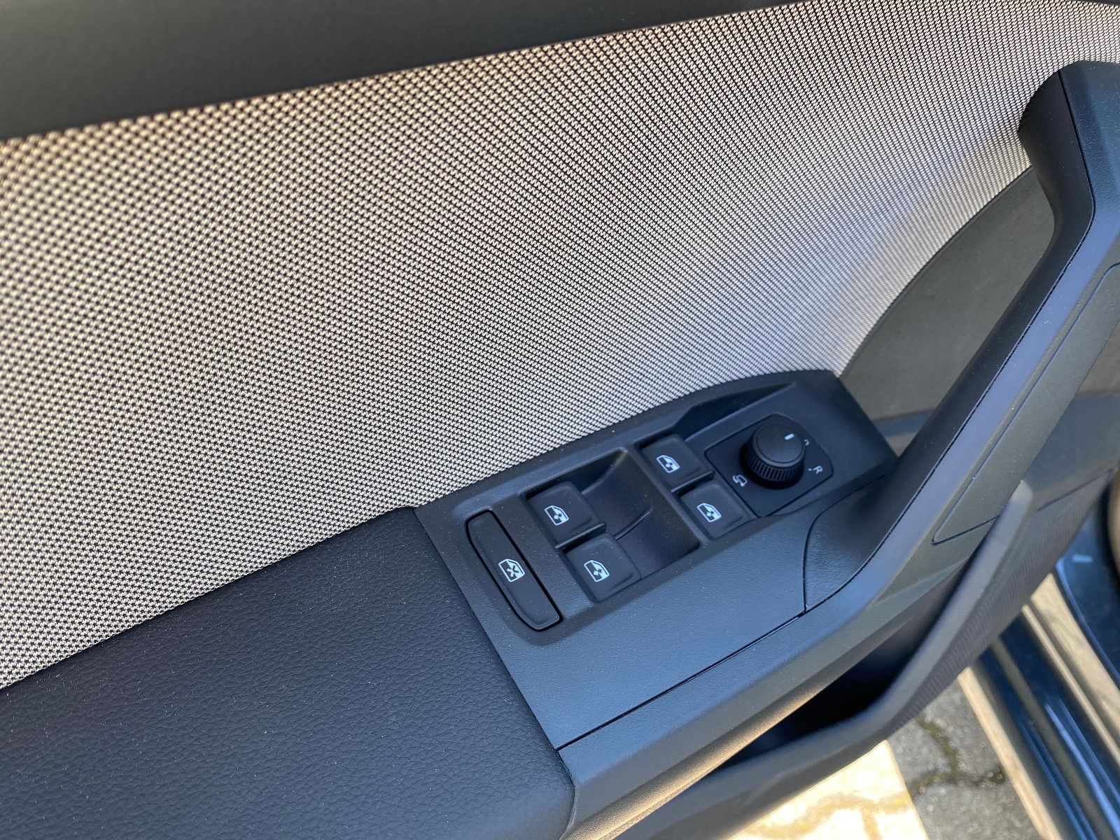 Fahrzeugabbildung SEAT Ibiza 1.0 TSI 85 kW FR *SHZ *PDC vo+hi *FULLLINK