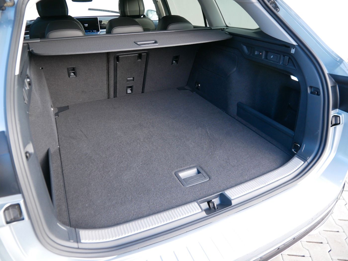 Fahrzeugabbildung Volkswagen Passat Variant 2.0 TDI Elegance NEU60T AHK Matri