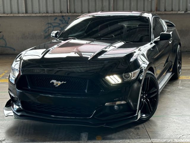 Ford Mustang 2.3 EcoBoost Premium + Performance Pack