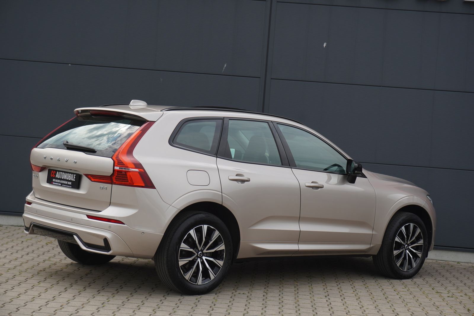 Volvo XC60 Plus Dark Pano Standhzg AHK Assistenz 360° foto 7