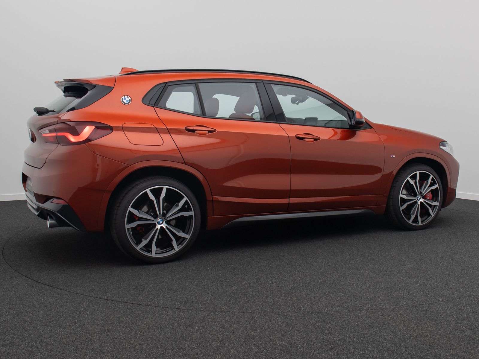 Fahrzeugabbildung BMW X2 xD25d M Sport Panoram Kamera HUD DAB HiFi 20"