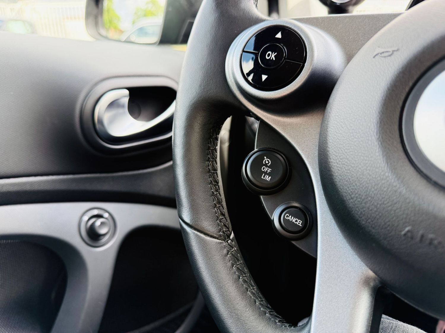 Fahrzeugabbildung Smart forTwo EQ CABRIO EXCLUSIVE, LED, PTS, RFK, W-Pak