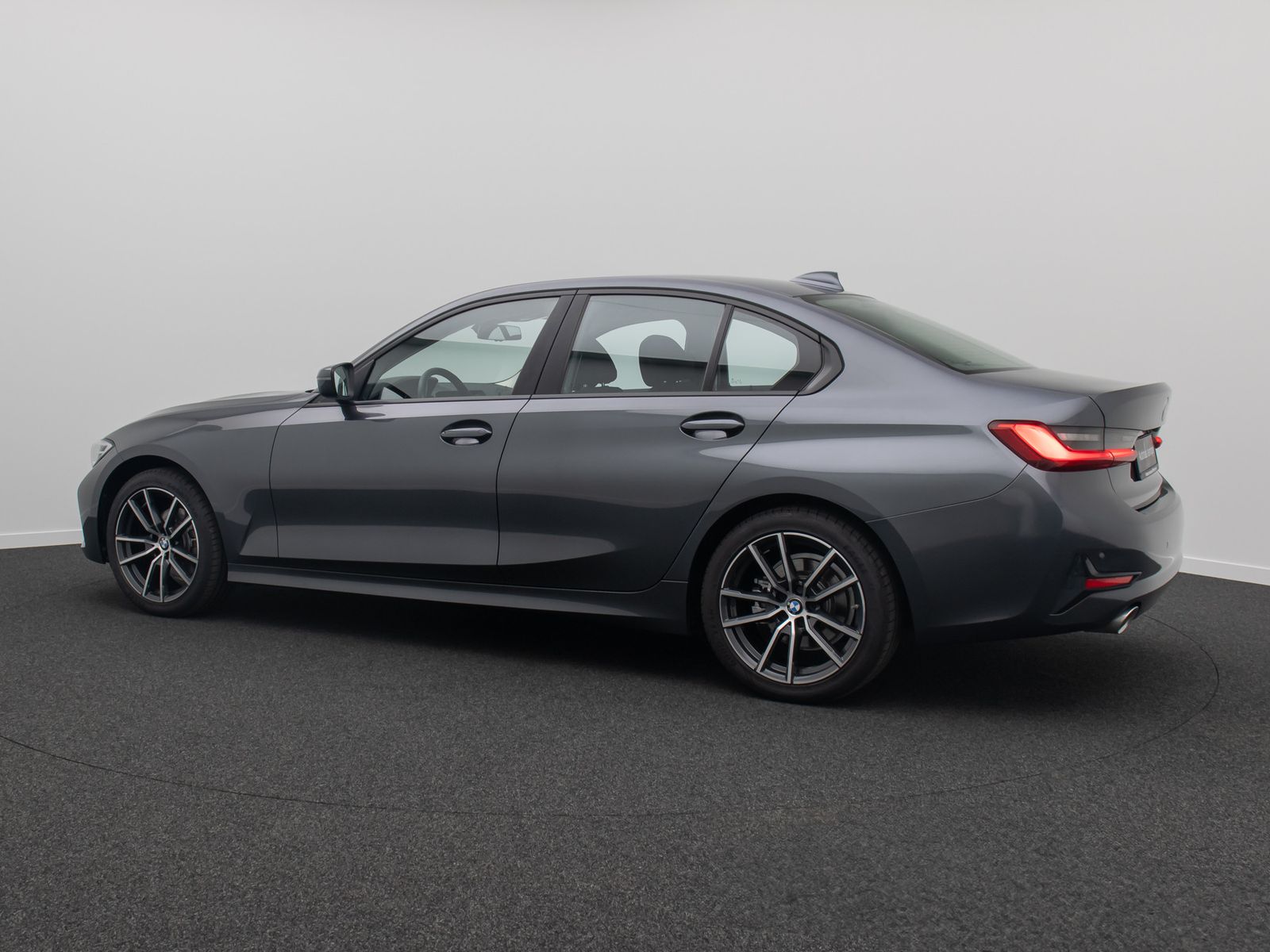 Fahrzeugabbildung BMW 320i Alarm PDC Komfort LED FernlichtAss HiFi 18"