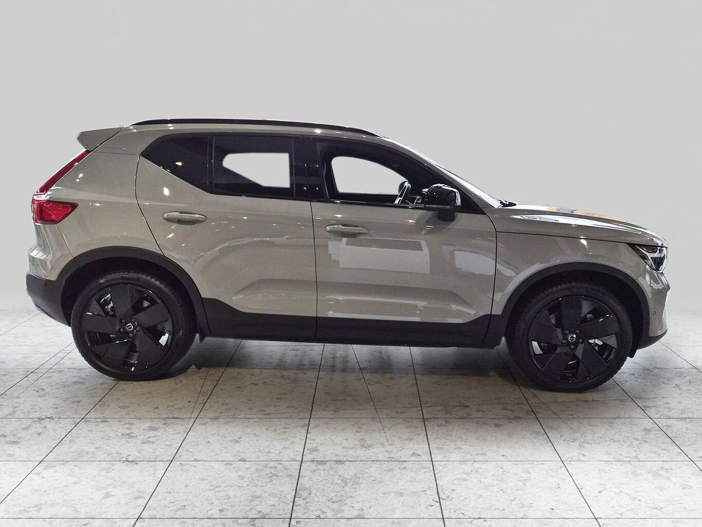 Volvo EX40 PLUS SINGLE EXT. RANGE BLACK ED. MY26 imagem 3