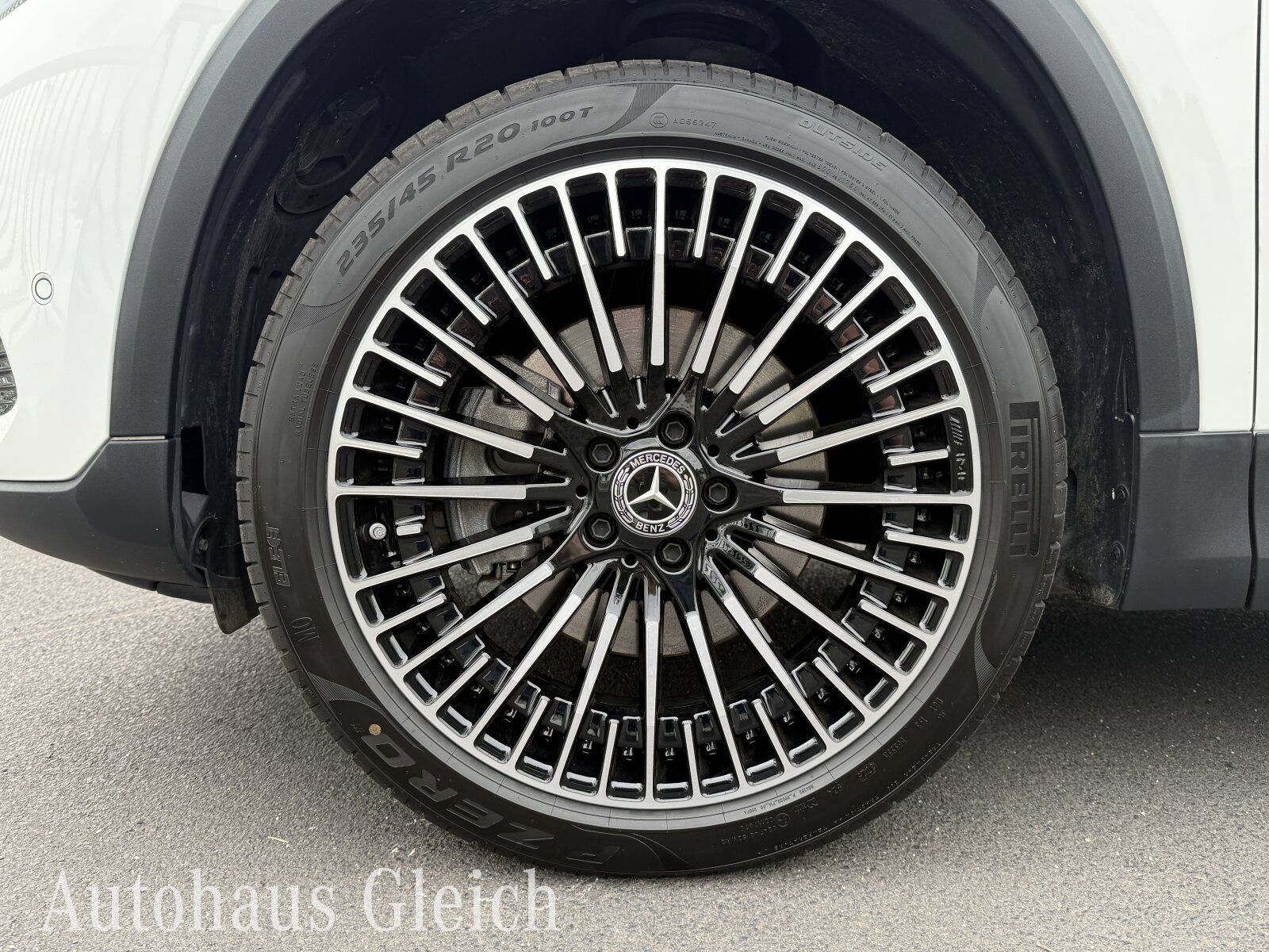 Fahrzeugabbildung Mercedes-Benz EQA 300 Electric Art 4Matic Navi/Distronic/Klima