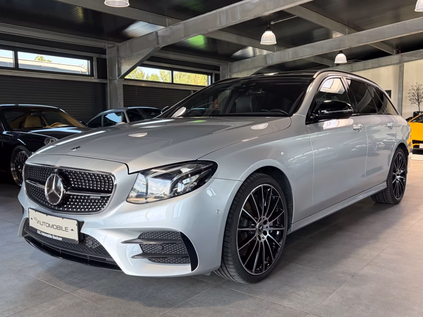 Mercedes-Benz E 350 d T AMG Line - PANO / BURMESTER / NIGHT