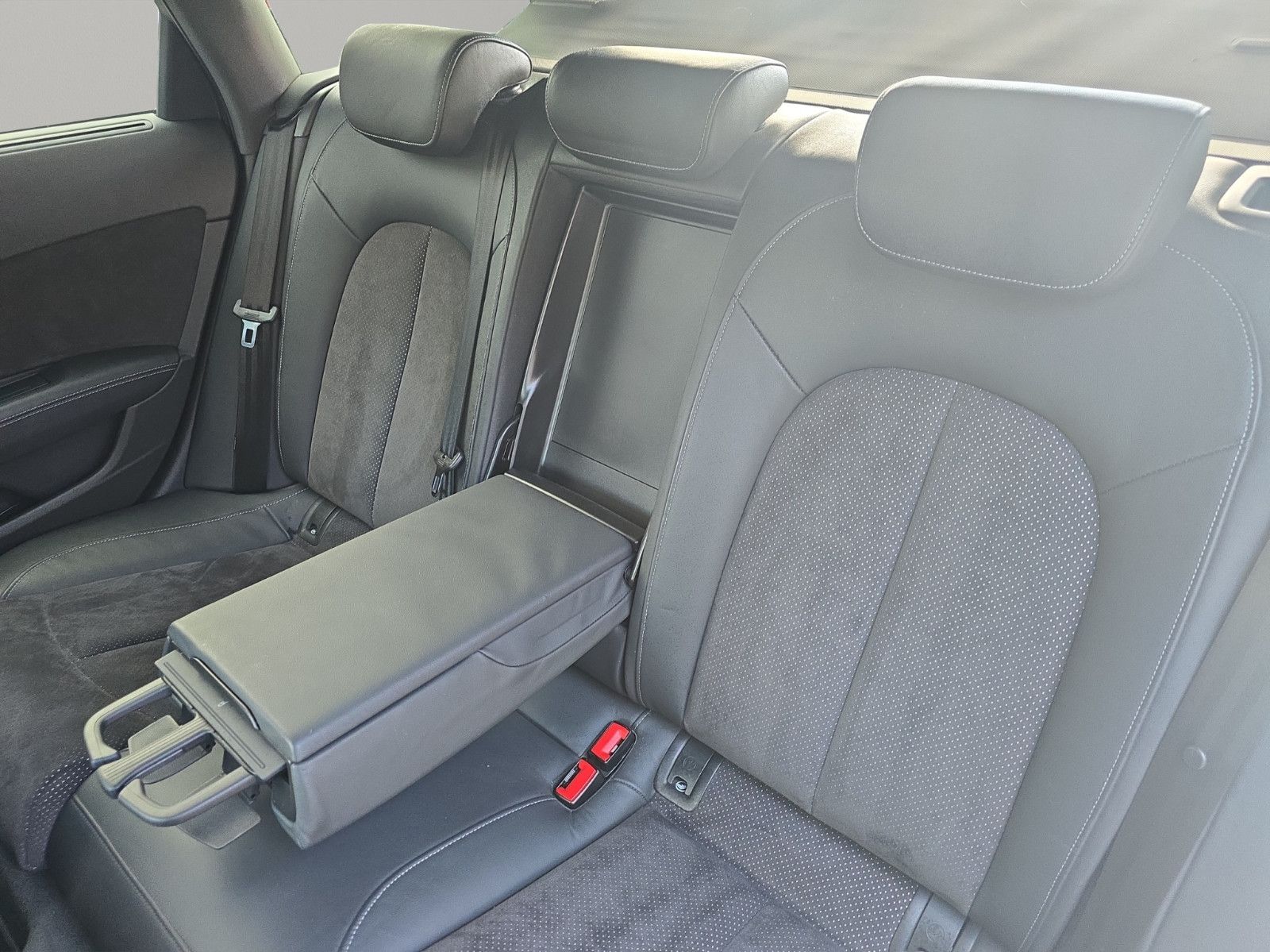 Fahrzeugabbildung Audi A6 Avant 3.0 TDI quattro 3x S-Line Voll