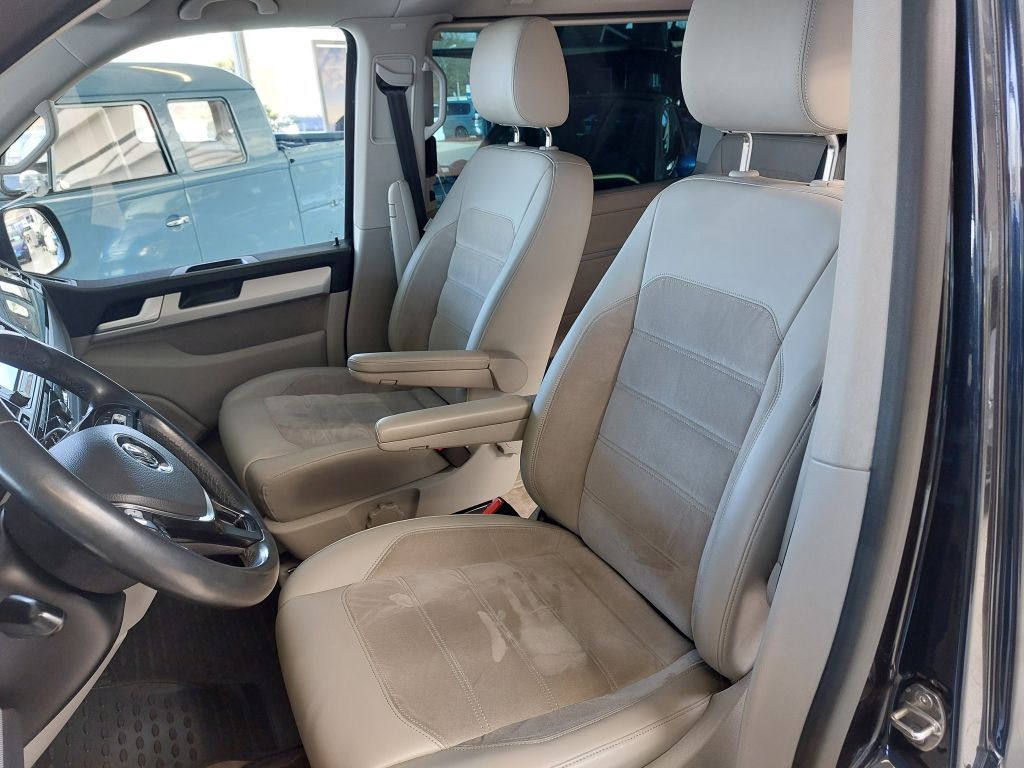 Fahrzeugabbildung Volkswagen Multivan Kurz Highline AHZV Standheizung Navi LE