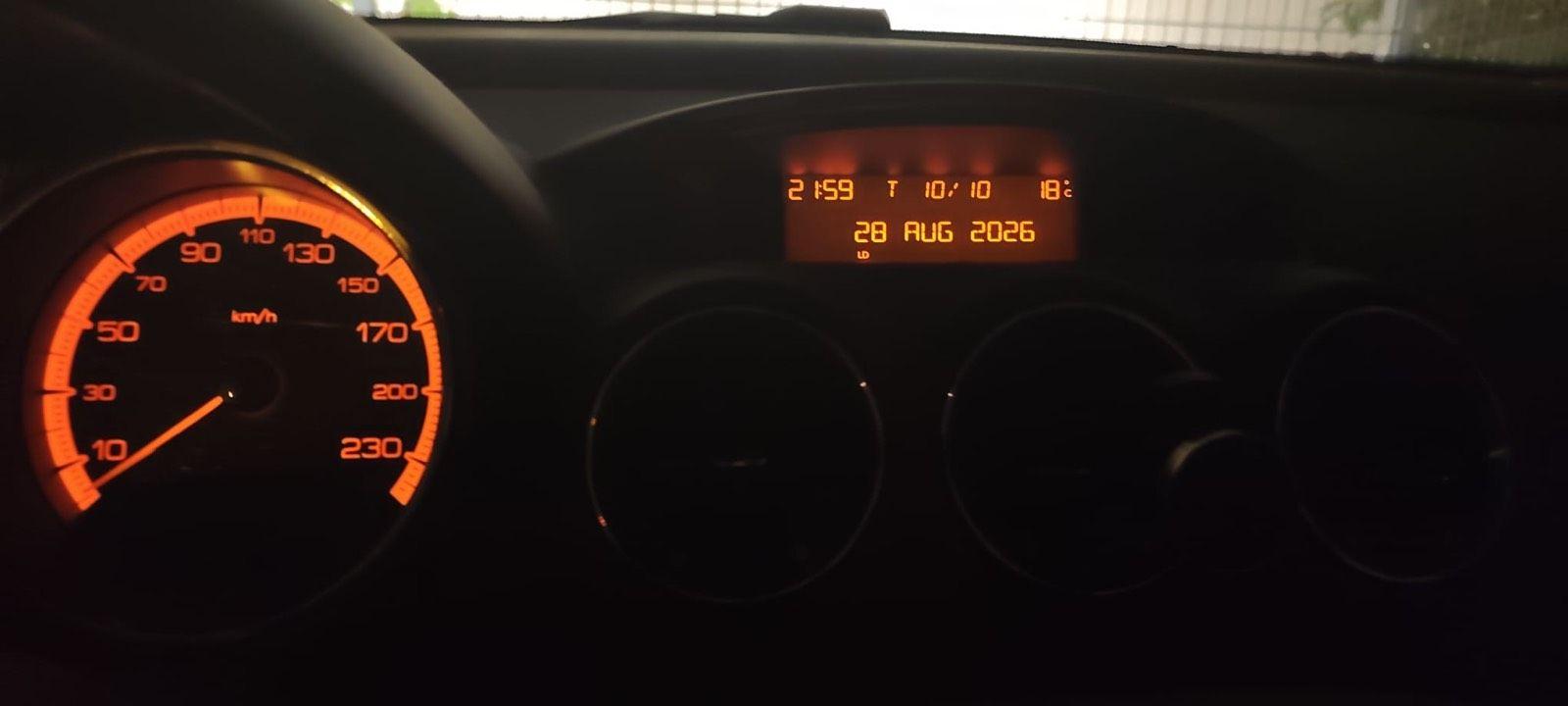 Peugeot 308 2012 — photo 15