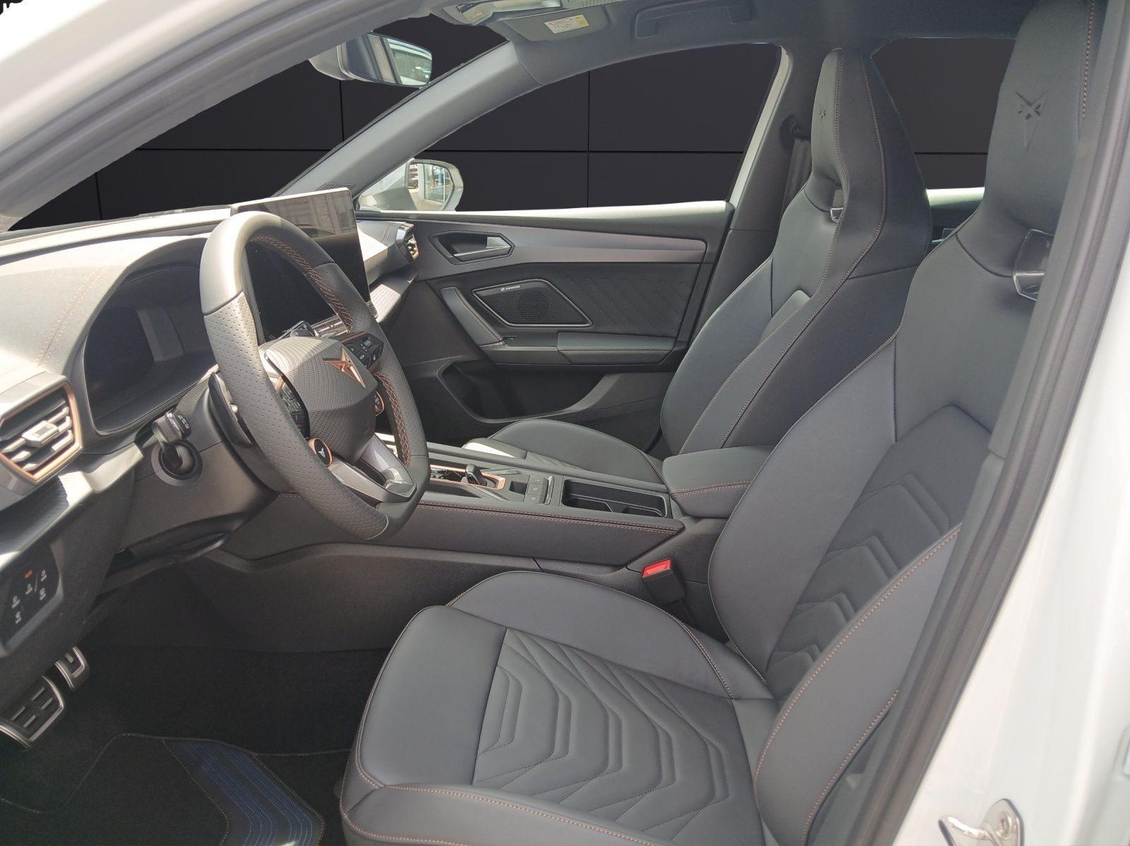 Fahrzeugabbildung CUPRA Leon Sportstourer VZ 2.0 TSI 4Drive AHK Matrix S