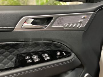 Fahrzeugabbildung Ssangyong REXTON Sapphire Eleg Allrad Automatik8Gang