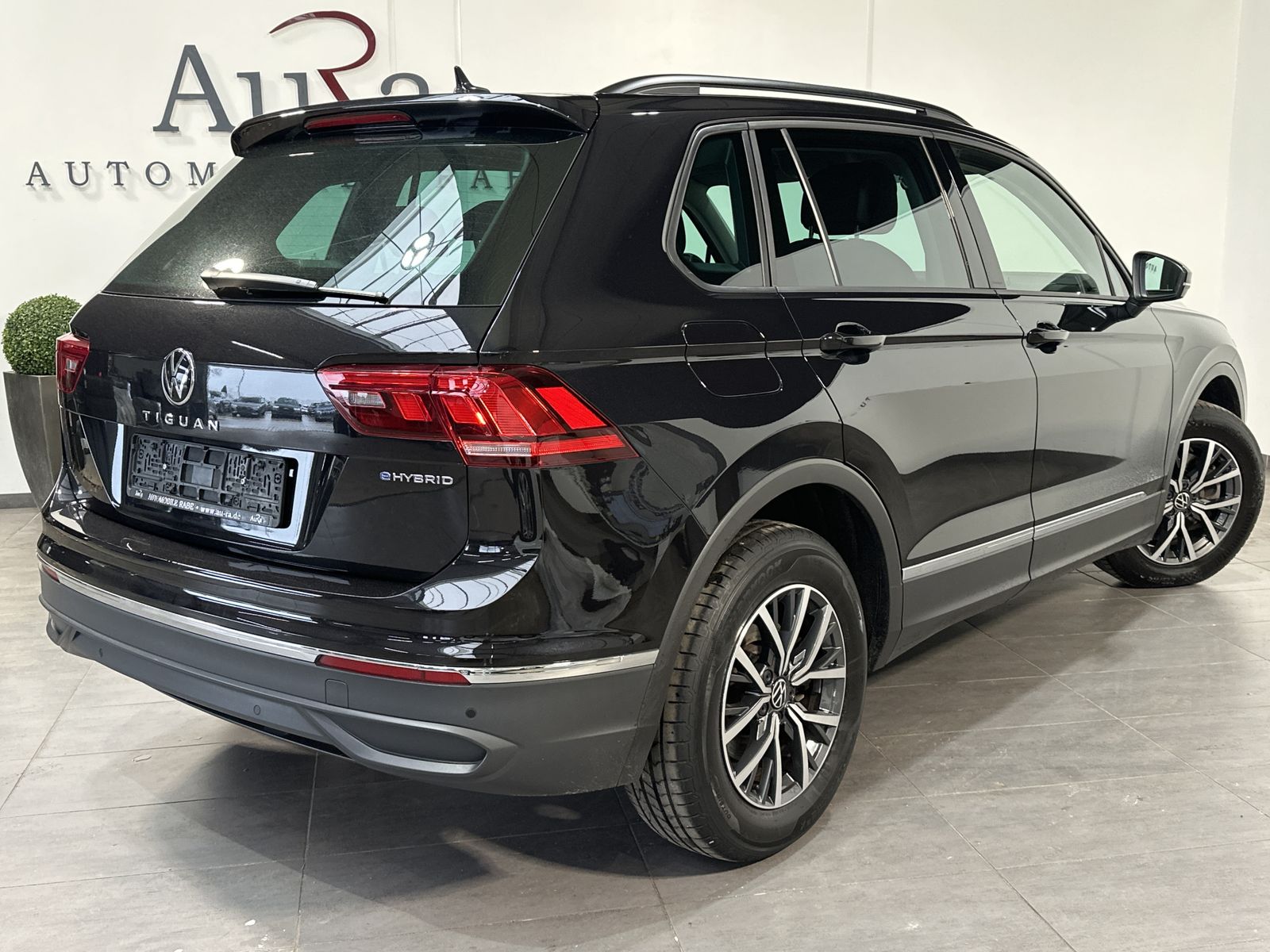Fahrzeugabbildung Volkswagen Tiguan 1.4 TSI eHybrid Life NAV+LED+AHK+VCOCKPIT
