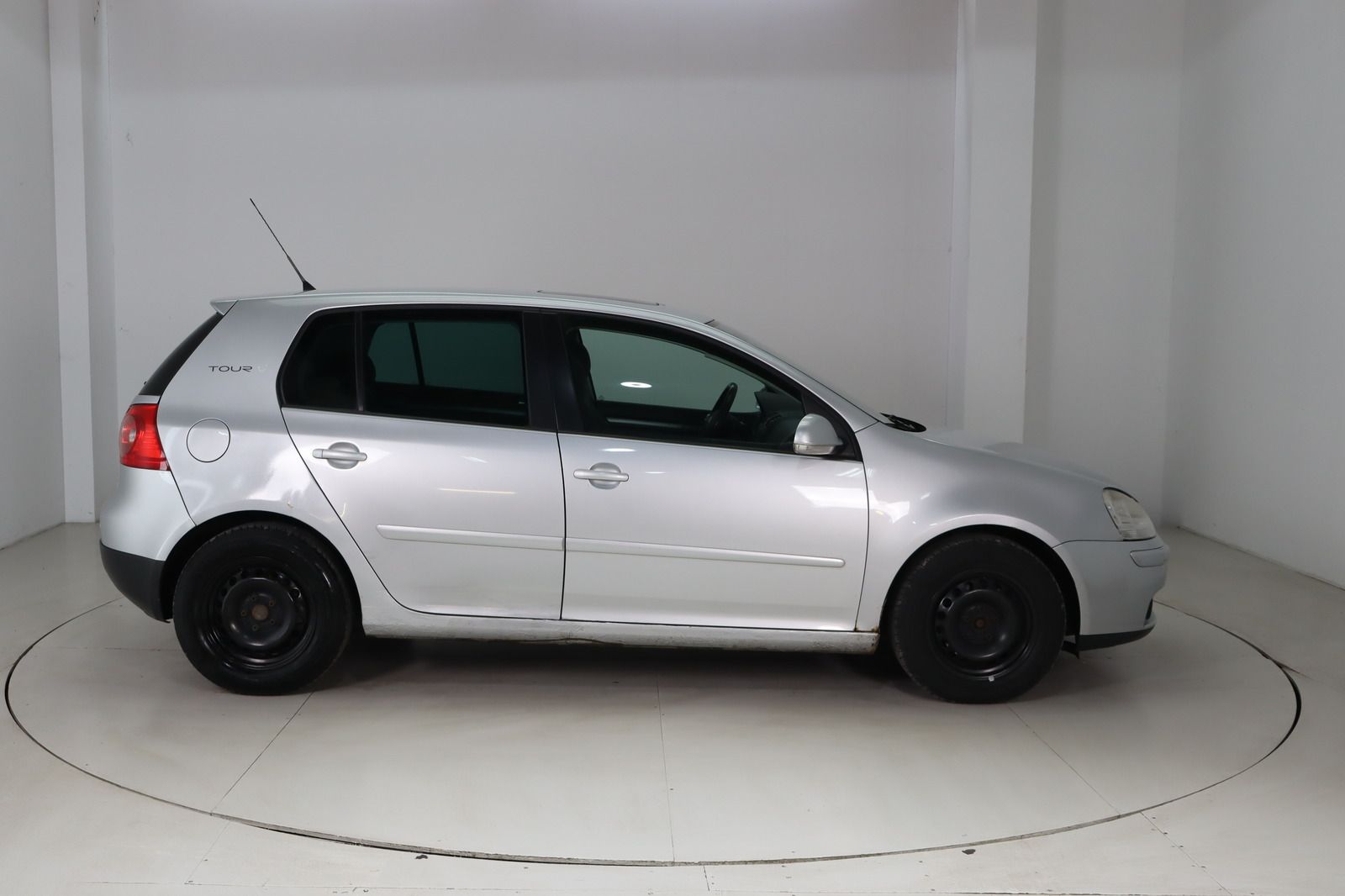Fahrzeugabbildung Volkswagen Golf V 2.0 TDI DSG Tour HU 04.2028