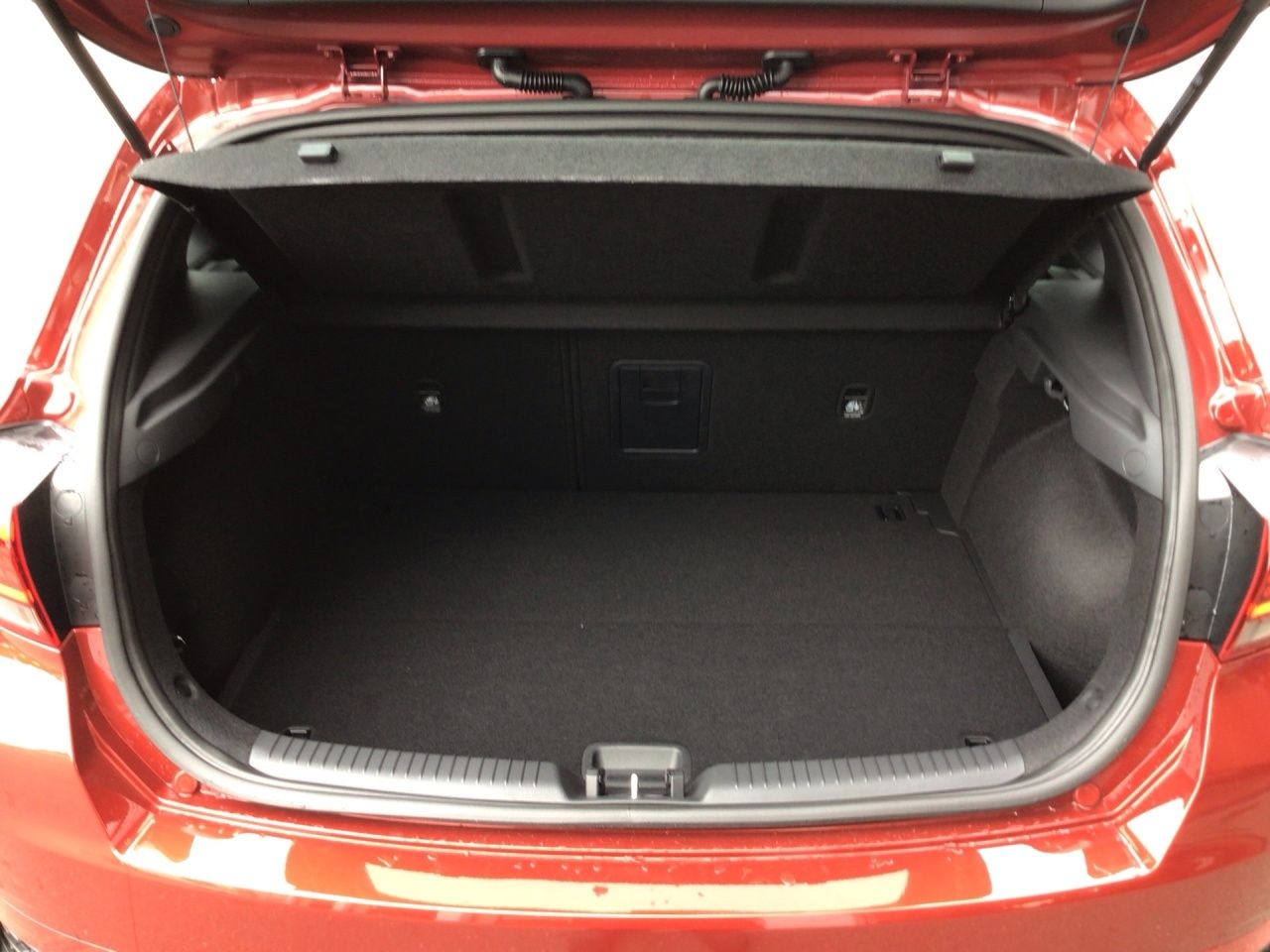 Fahrzeugabbildung Hyundai i30 N-LINE AUT DynLicht Kam. KeyLess KlimaA LED